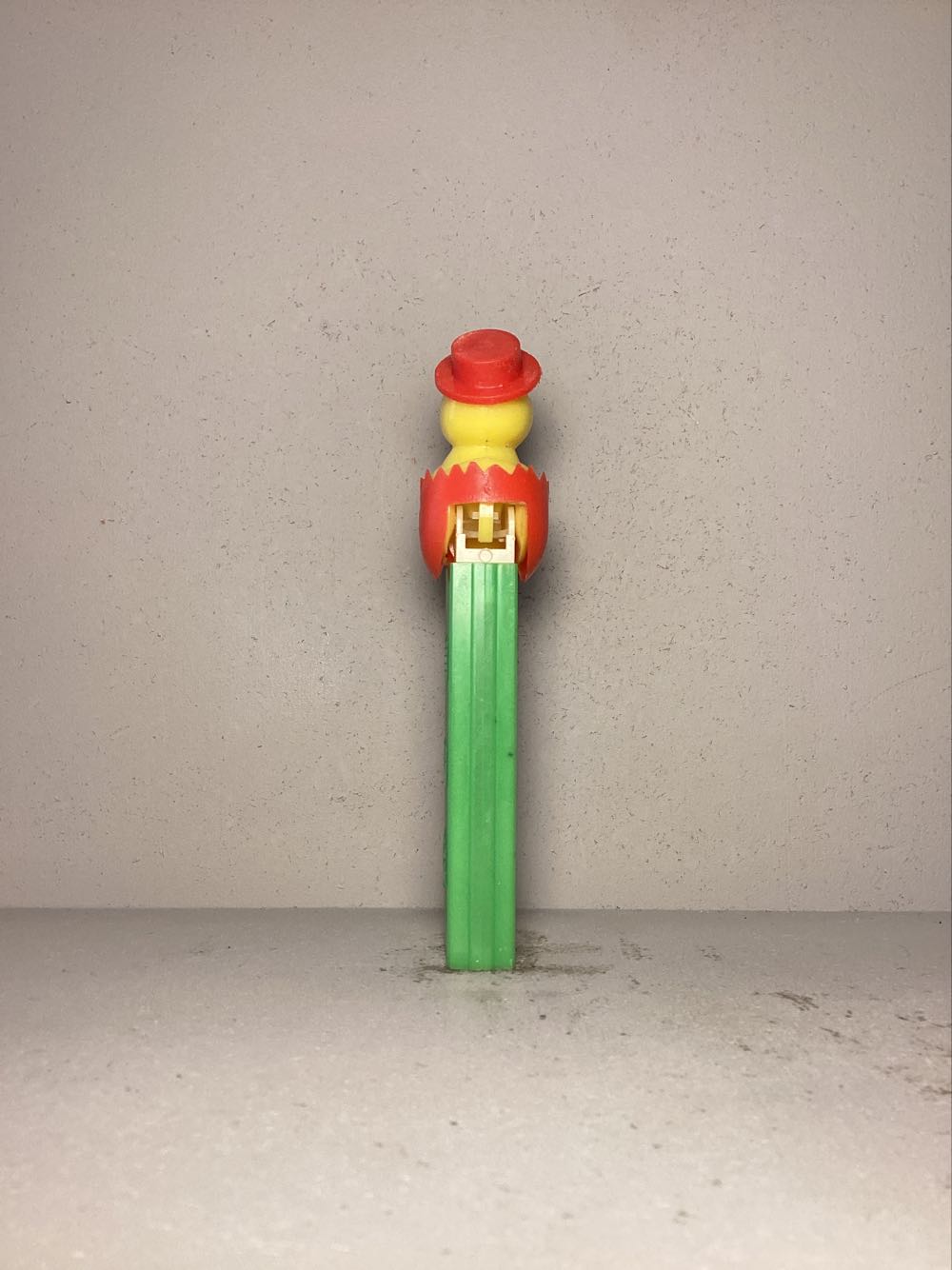 Easter- Chick In Egg B; Painted Eyes, Soft Shell - Holiday pez collectible - Main Image 3