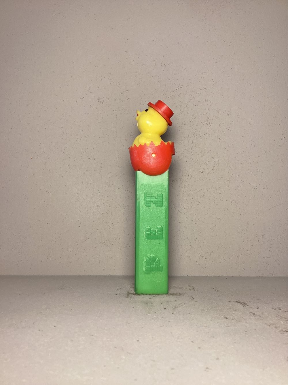 Easter- Chick In Egg B; Painted Eyes, Soft Shell - Holiday pez collectible - Main Image 4