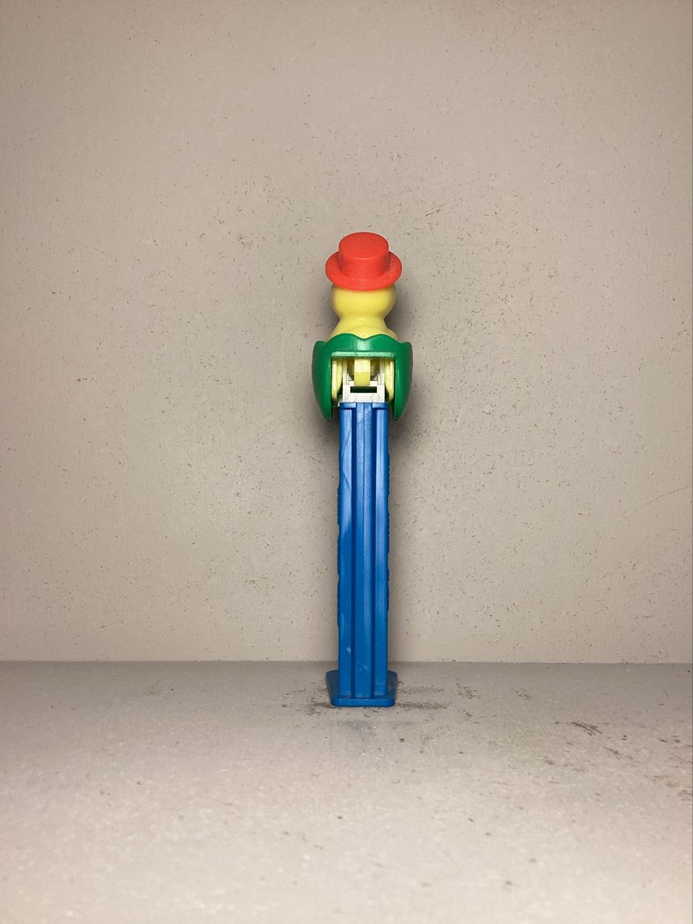 Easter- Chick In Egg D; Hard Shell - Holiday pez collectible - Main Image 3