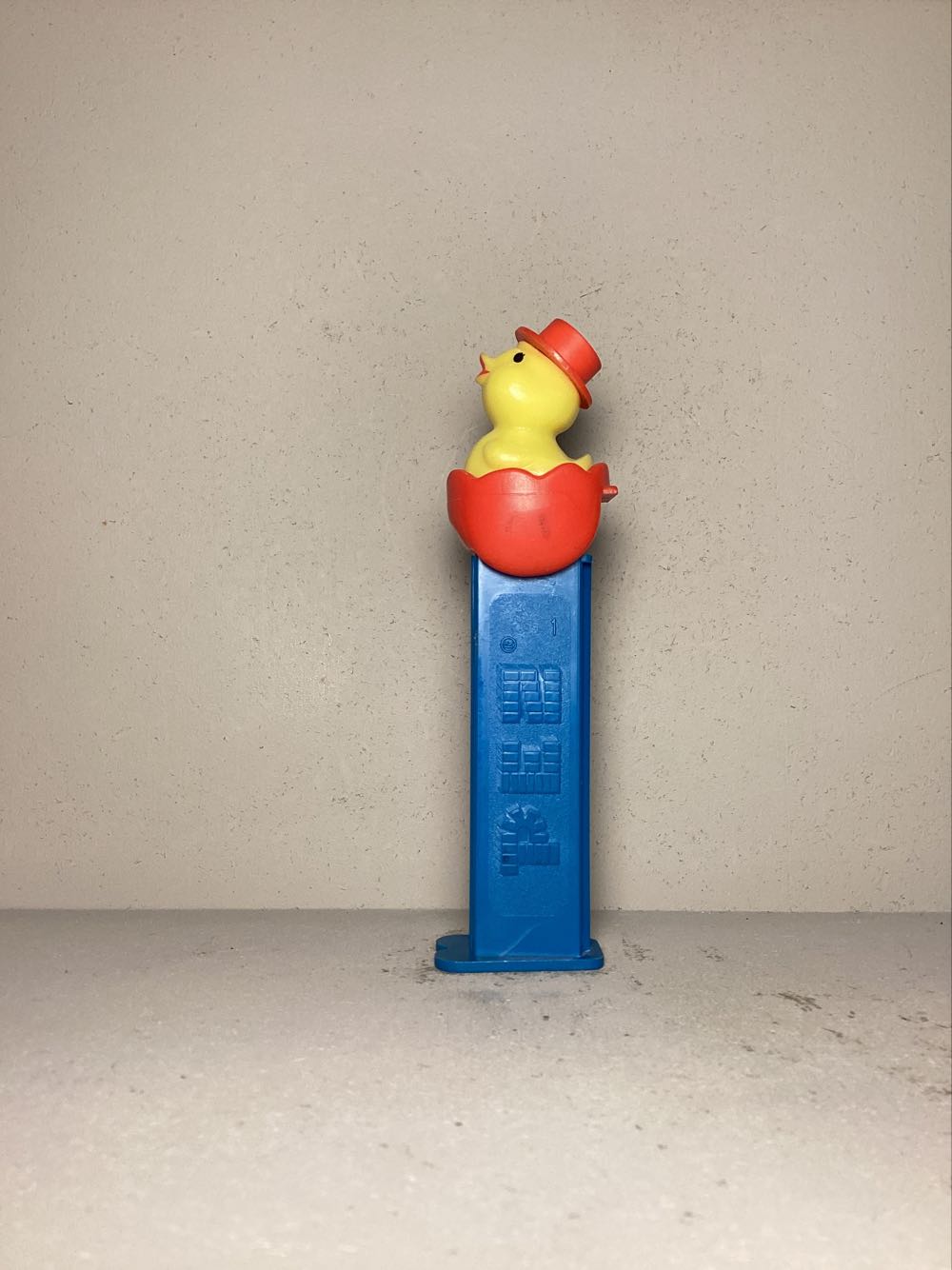 Easter- Chick In Egg D; Hard Shell - Holiday pez collectible - Main Image 4