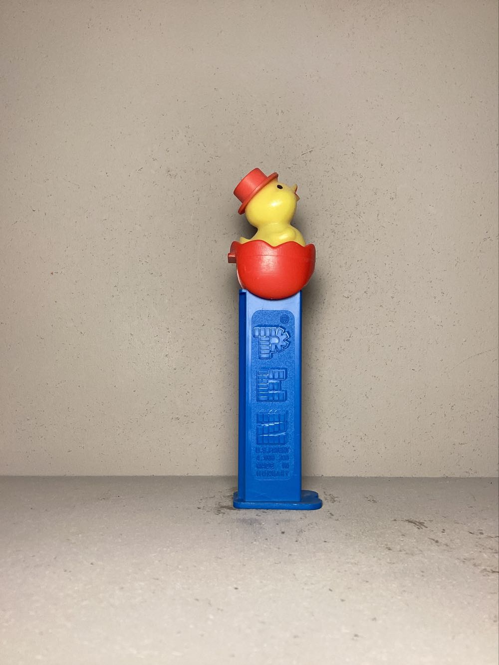Easter- Chick In Egg D; Hard Shell - Holiday pez collectible - Main Image 2