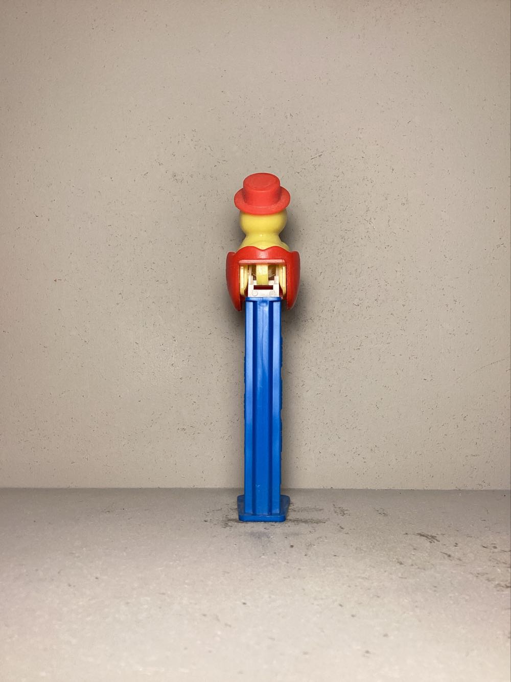 Easter- Chick In Egg D; Hard Shell - Holiday pez collectible - Main Image 3