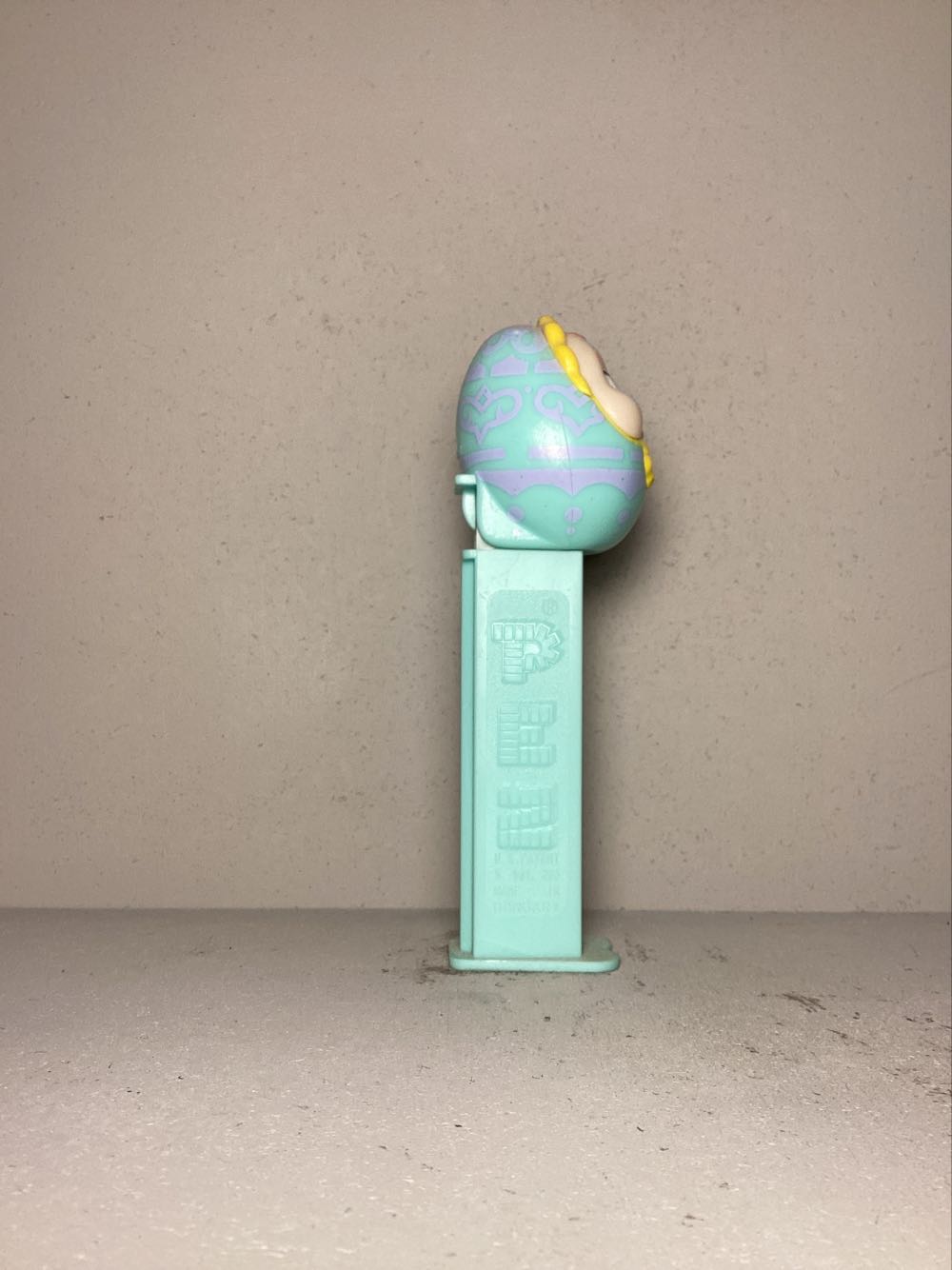 Easter- Baby in Egg - Holiday pez collectible - Main Image 2