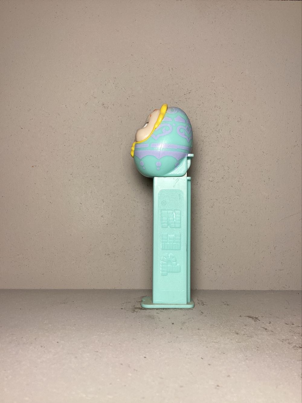 Easter- Baby in Egg - Holiday pez collectible - Main Image 4