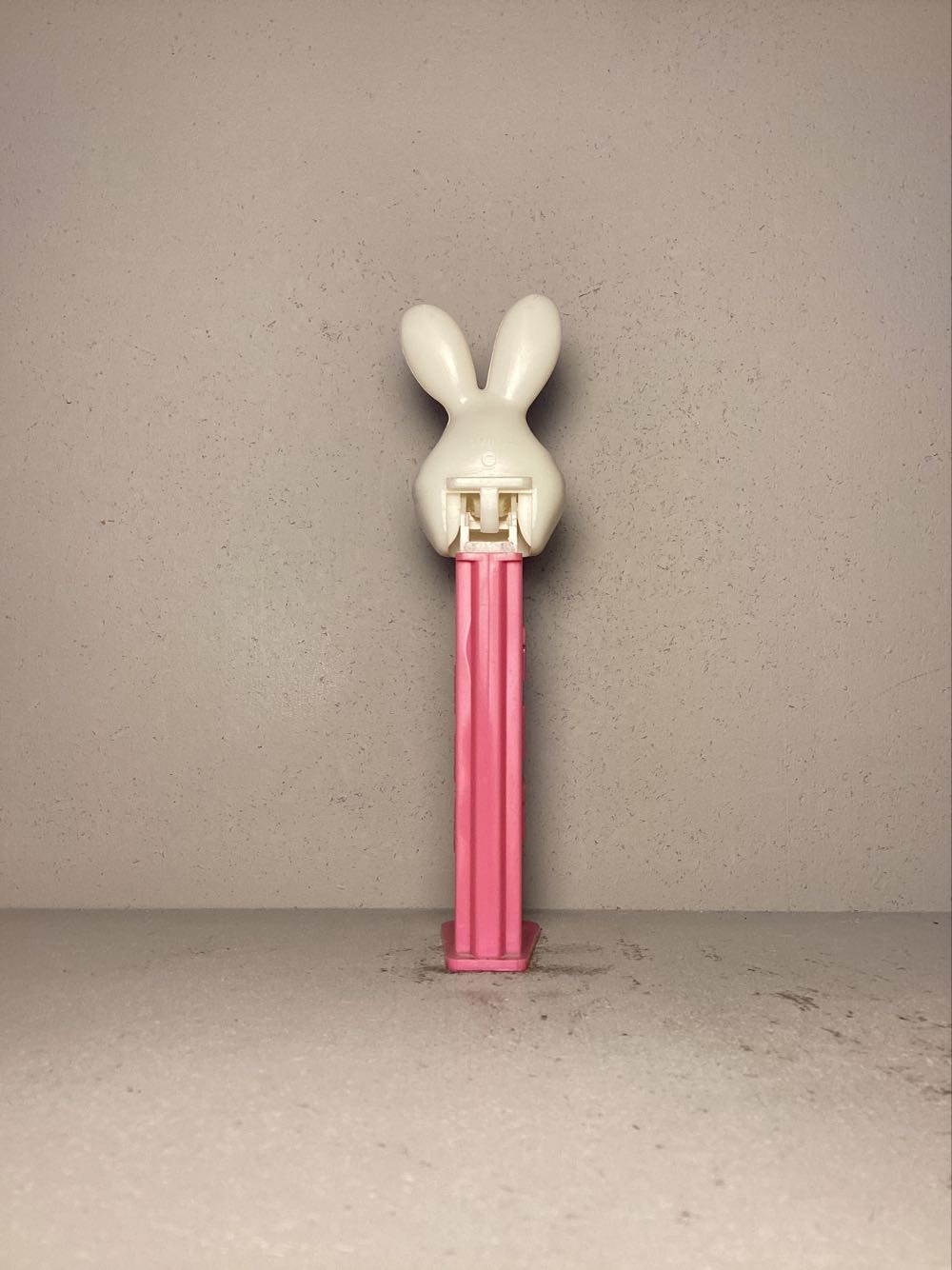 Easter - Easter Bunny E - Easter pez collectible - Main Image 3