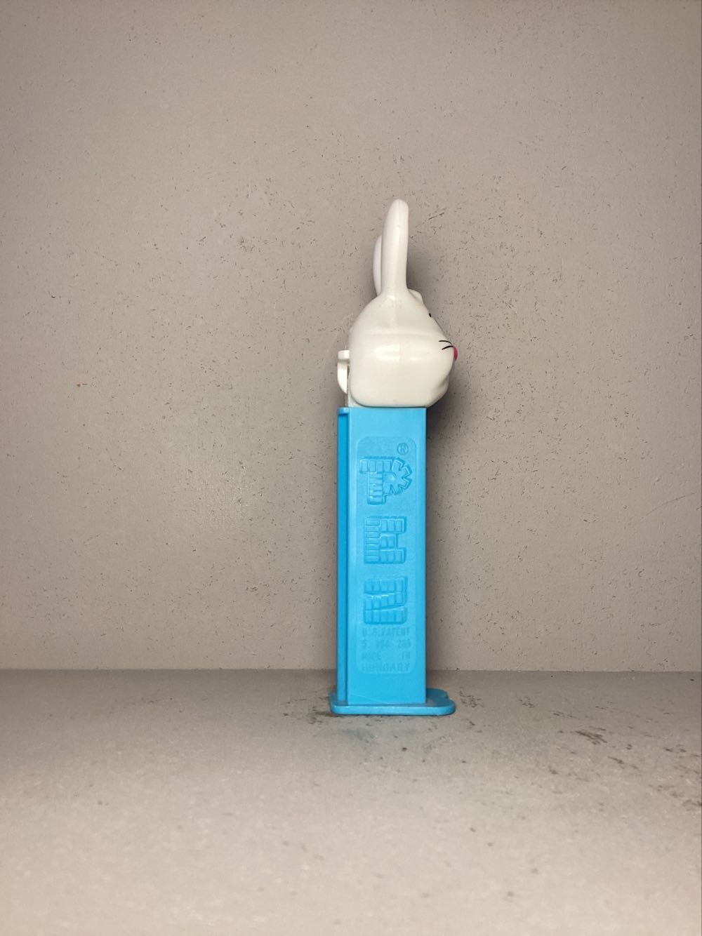 Easter- Easter Bunny E - Holiday pez collectible - Main Image 2