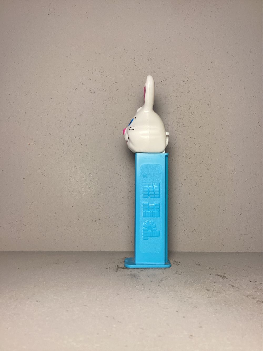 Easter- Easter Bunny E - Holiday pez collectible - Main Image 4
