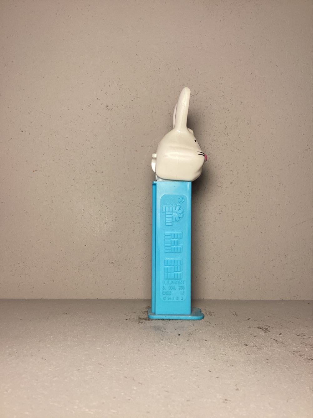 Easter- Easter Bunny E - Holiday pez collectible - Main Image 2