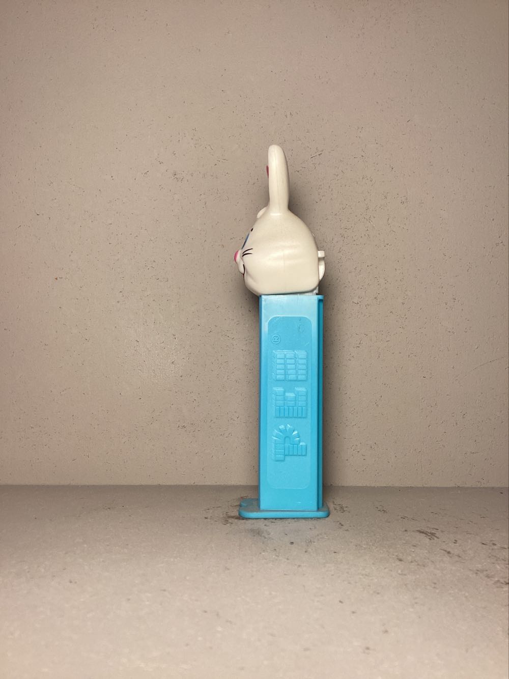 Easter- Easter Bunny E - Holiday pez collectible - Main Image 4