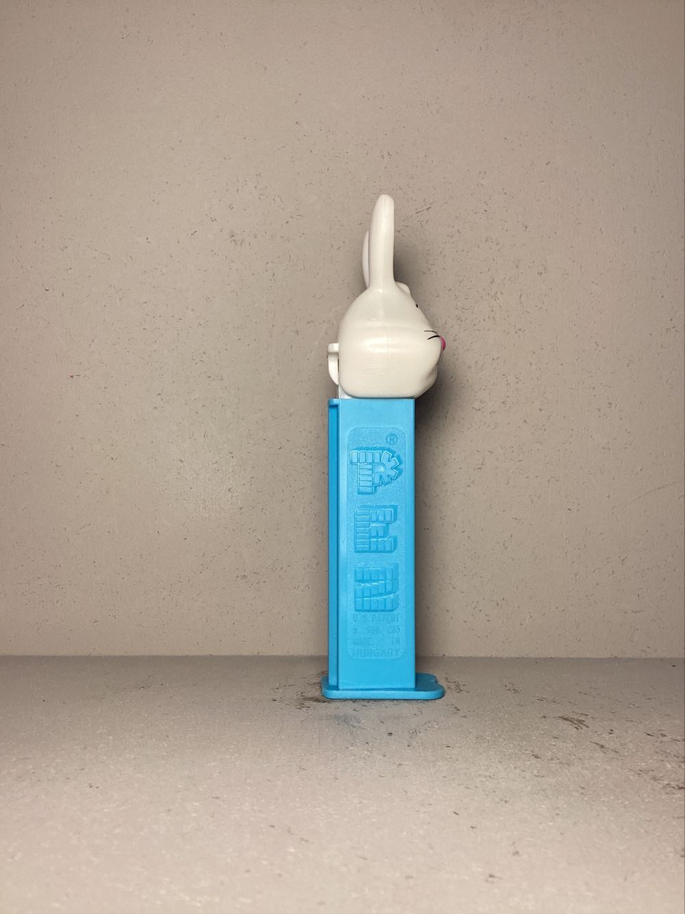 Easter- Easter Bunny E - Holiday pez collectible - Main Image 2