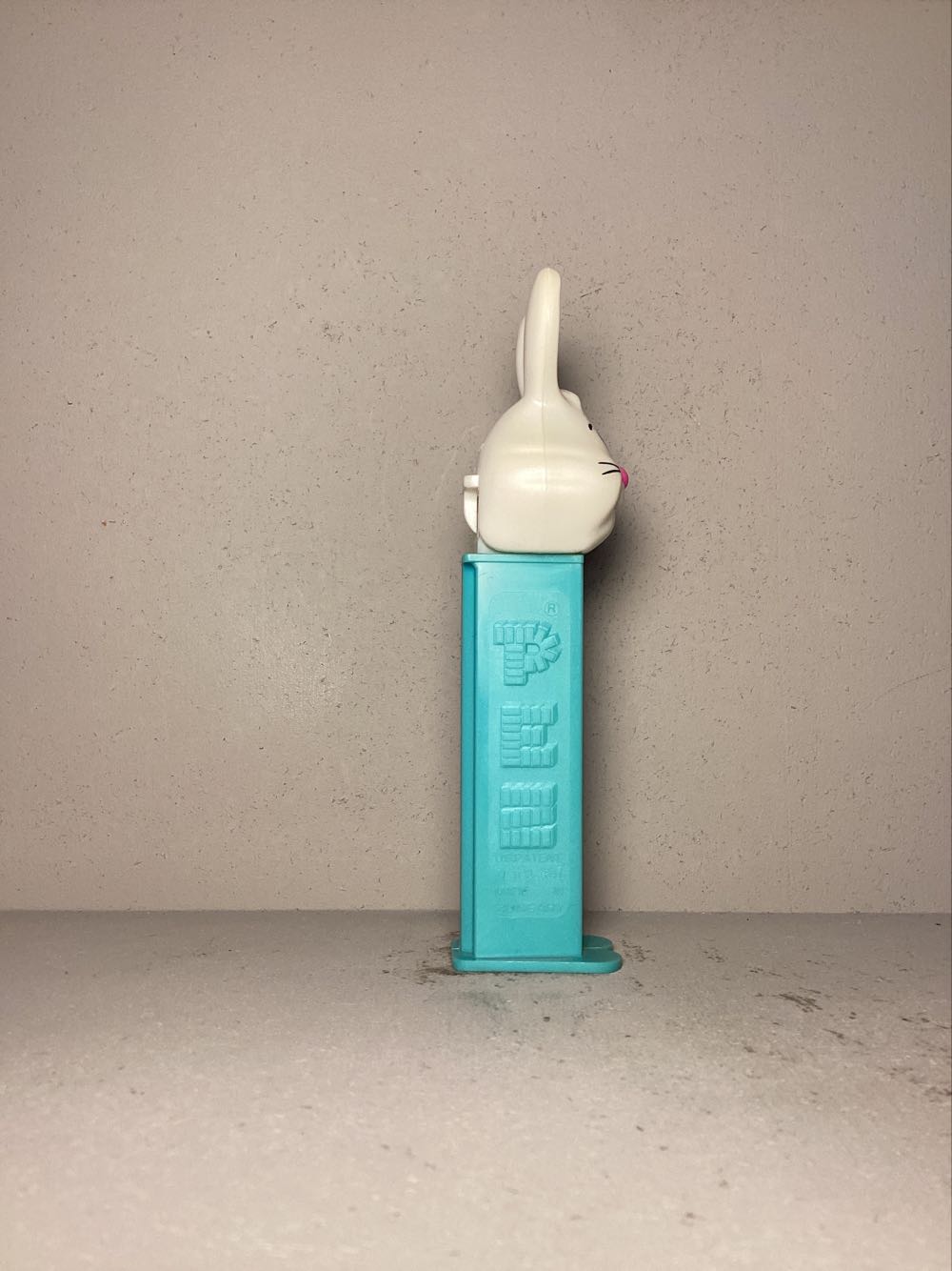 Easter- Easter Bunny E - Holiday pez collectible - Main Image 2