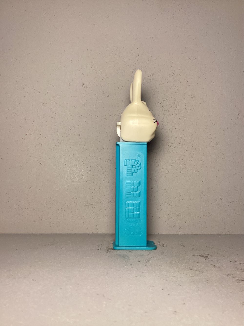 Easter- Easter Bunny E - Holiday pez collectible - Main Image 2