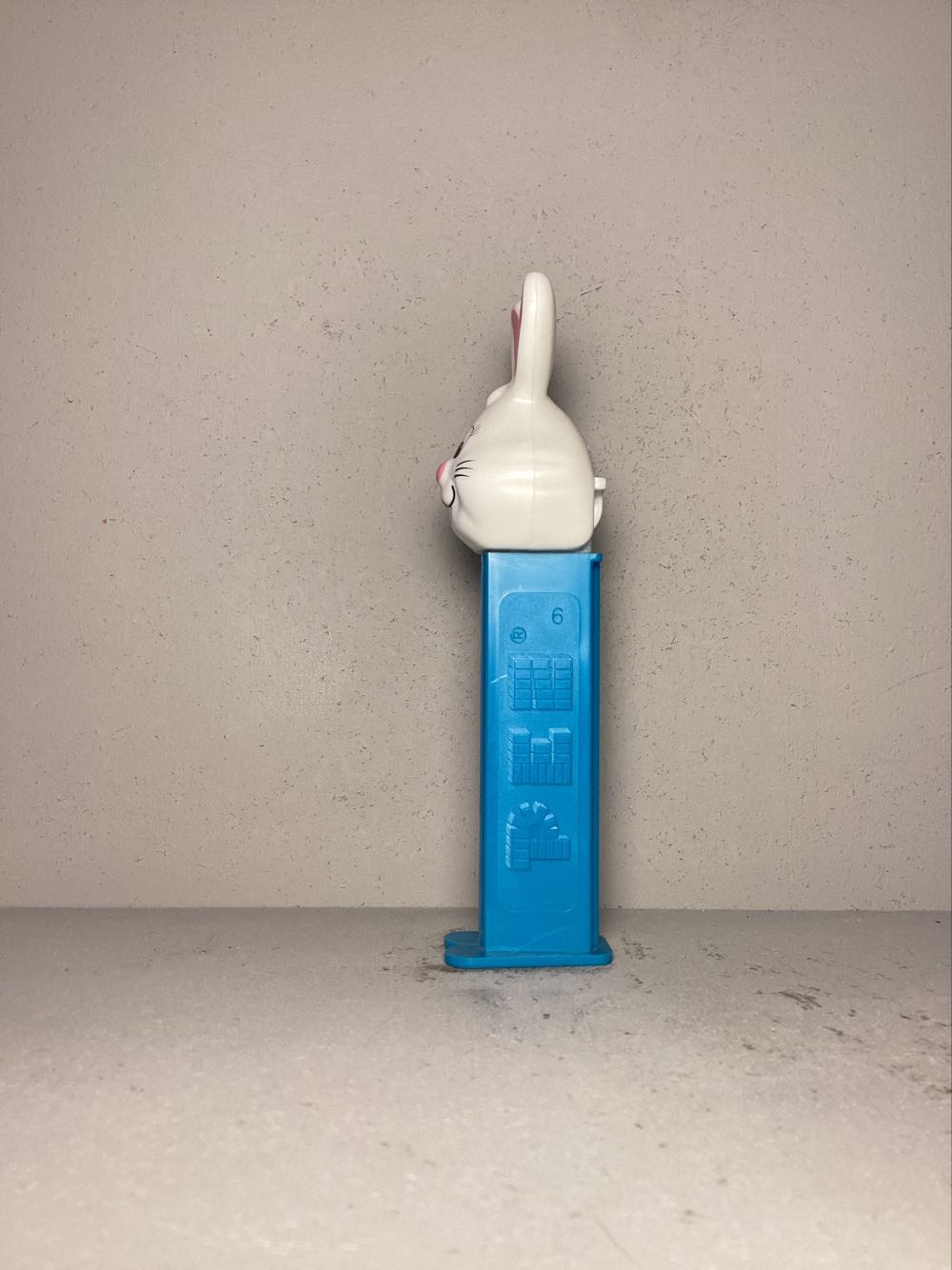 Easter- Easter Bunny E - Holiday pez collectible - Main Image 4