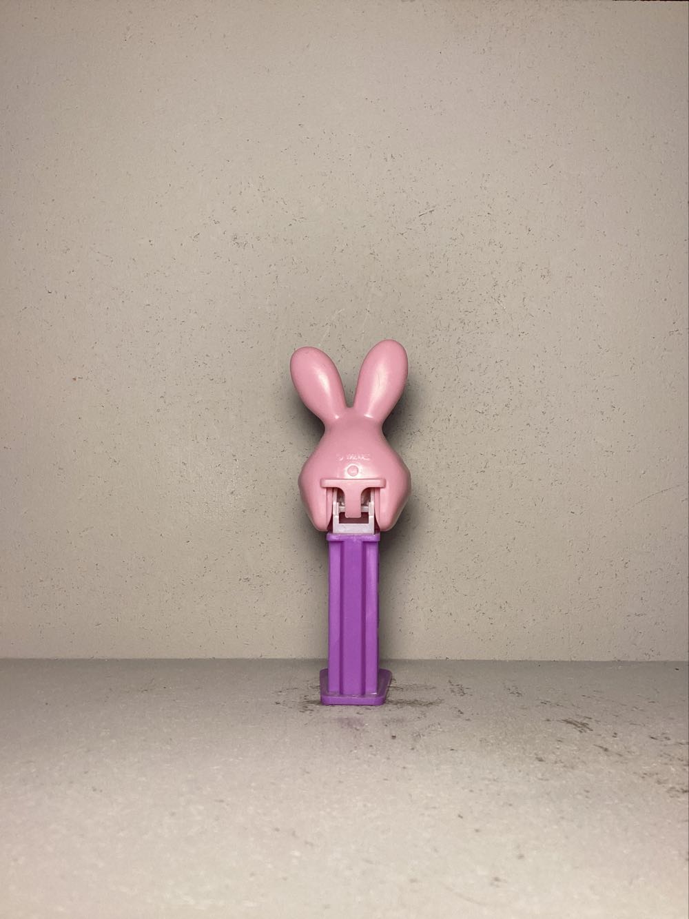 Easter- Easter Bunny E - Holiday pez collectible - Main Image 3