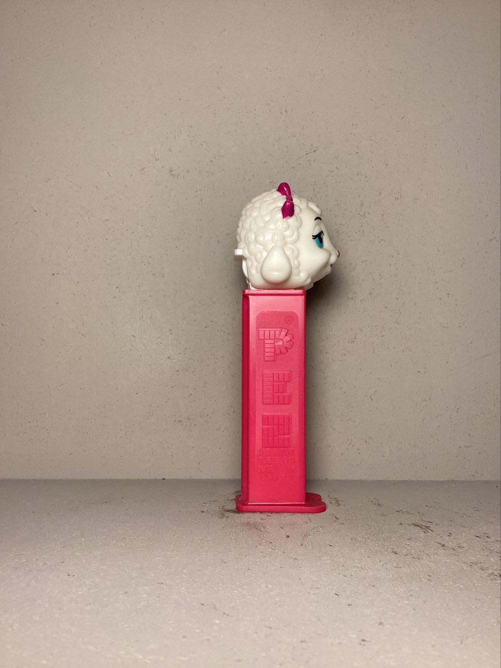 Easter- Lamb D - Holiday pez collectible - Main Image 2