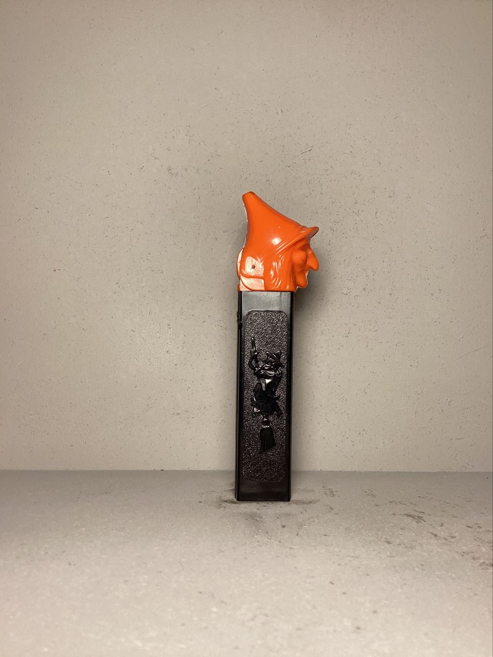 Halloween- Witch A, Whitch on Stem - Holiday pez collectible - Main Image 2