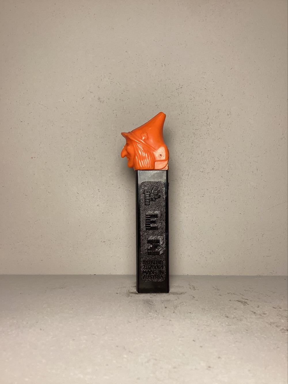 Halloween- Witch A, Whitch on Stem - Holiday pez collectible - Main Image 4