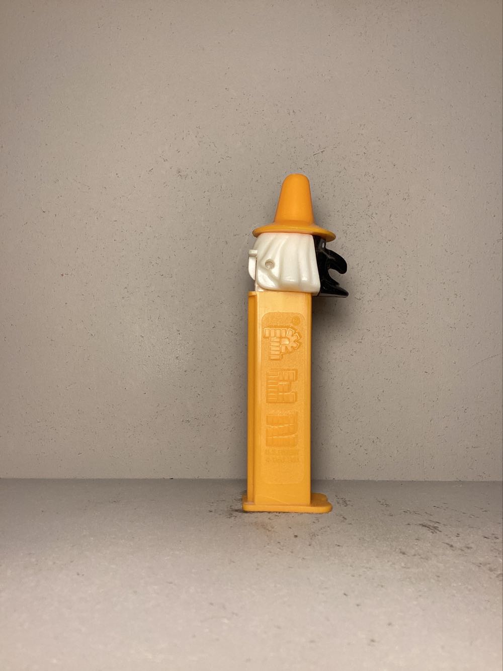 Halloween- Witch D - Holiday pez collectible - Main Image 2
