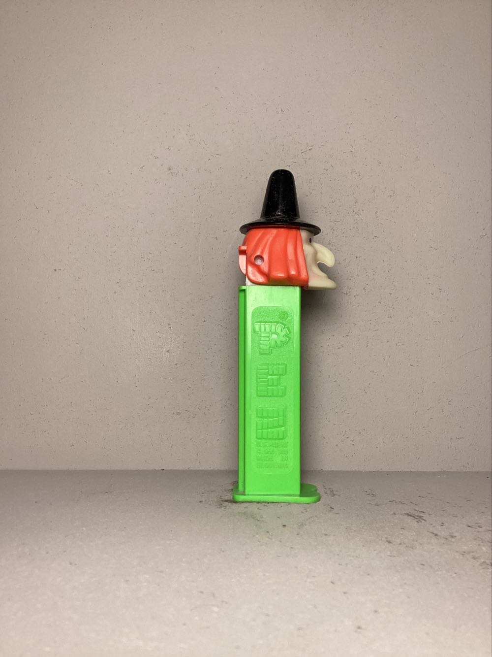 Halloween- Witch D - Holiday pez collectible - Main Image 2