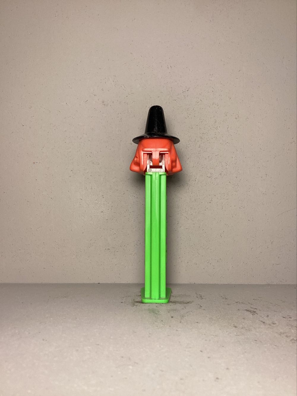 Halloween- Witch D - Holiday pez collectible - Main Image 3