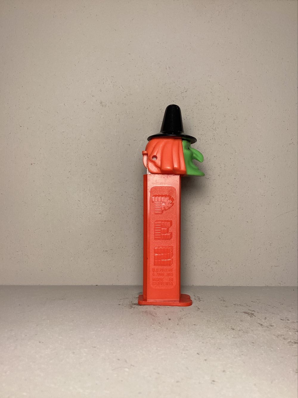 Halloween - Witch D GITD Face - Halloween pez collectible - Main Image 2
