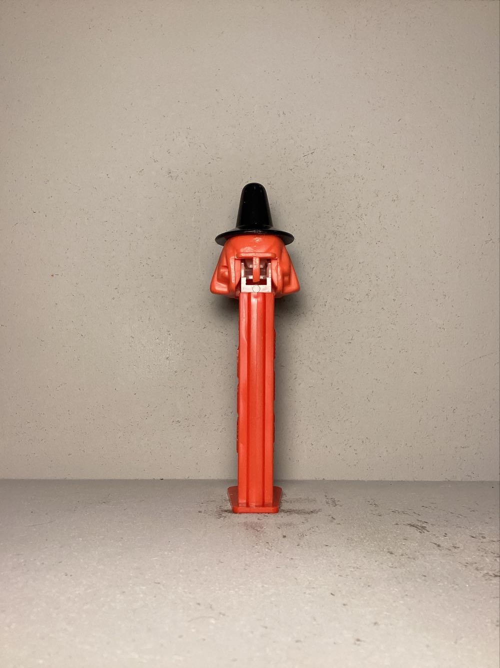 Halloween - Witch D GITD Face - Halloween pez collectible - Main Image 3