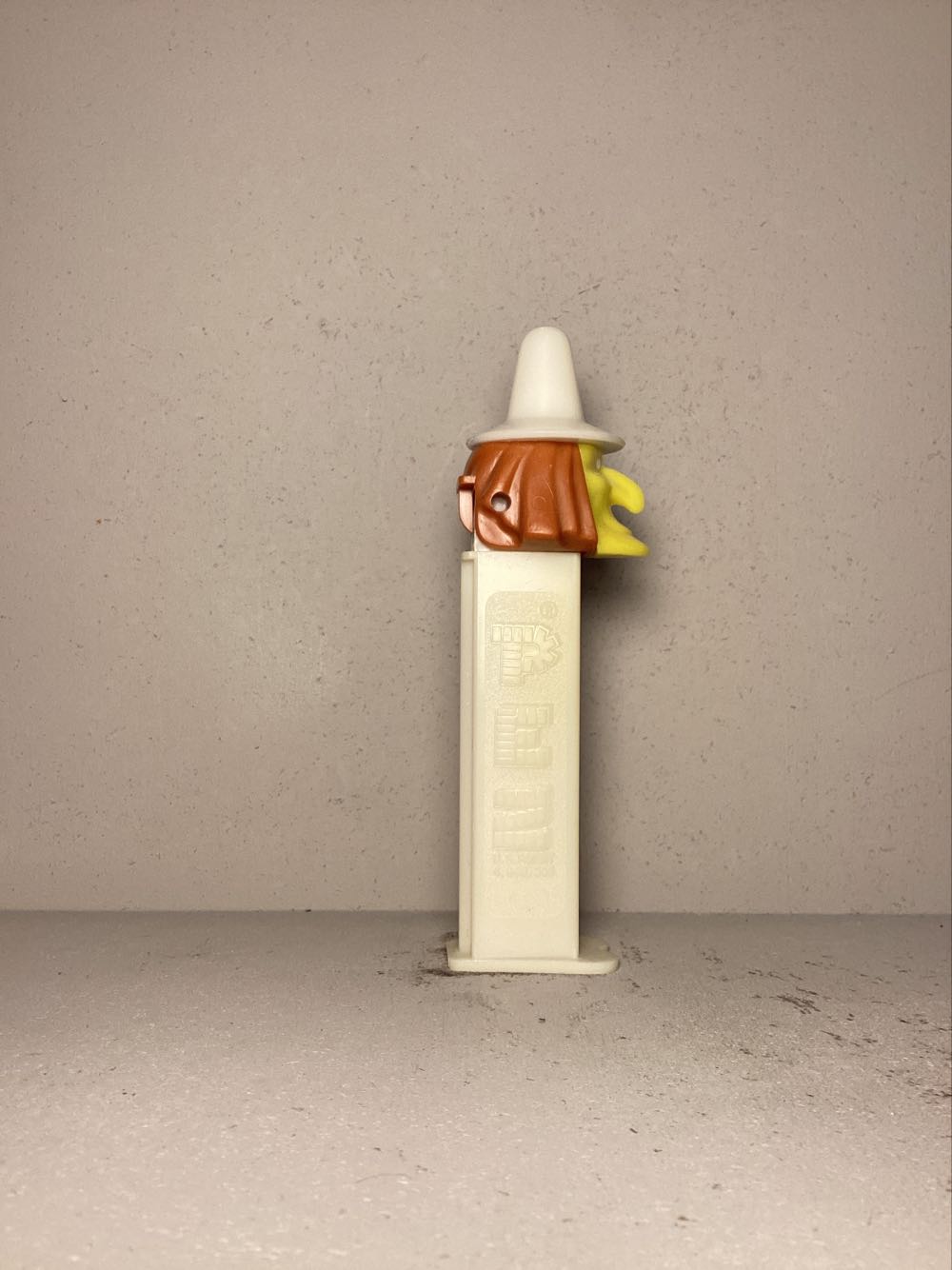 Halloween- Witch D - Holiday pez collectible - Main Image 2