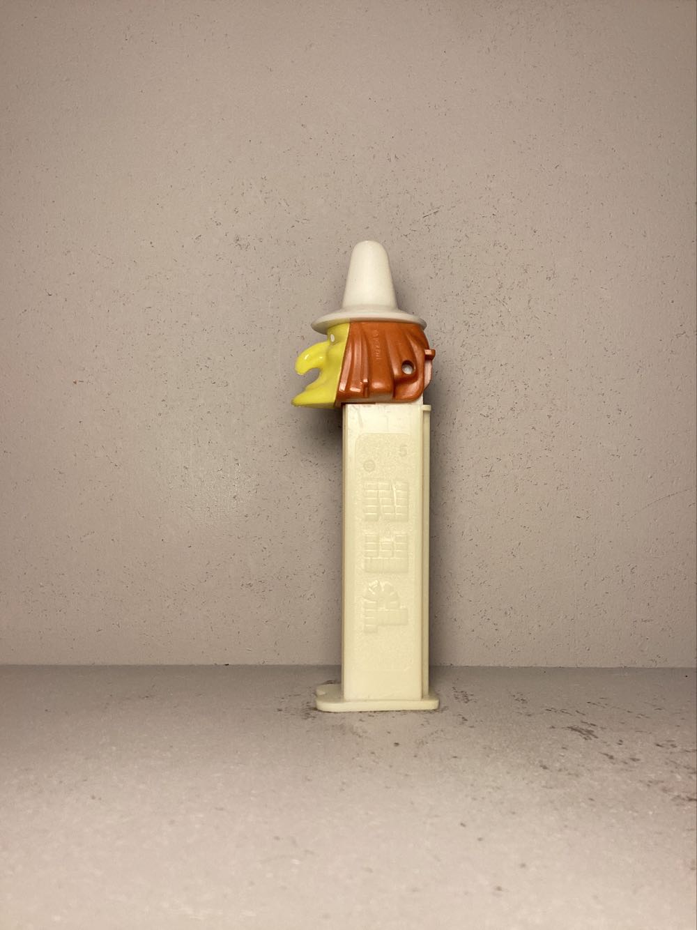 Halloween- Witch D - Holiday pez collectible - Main Image 4