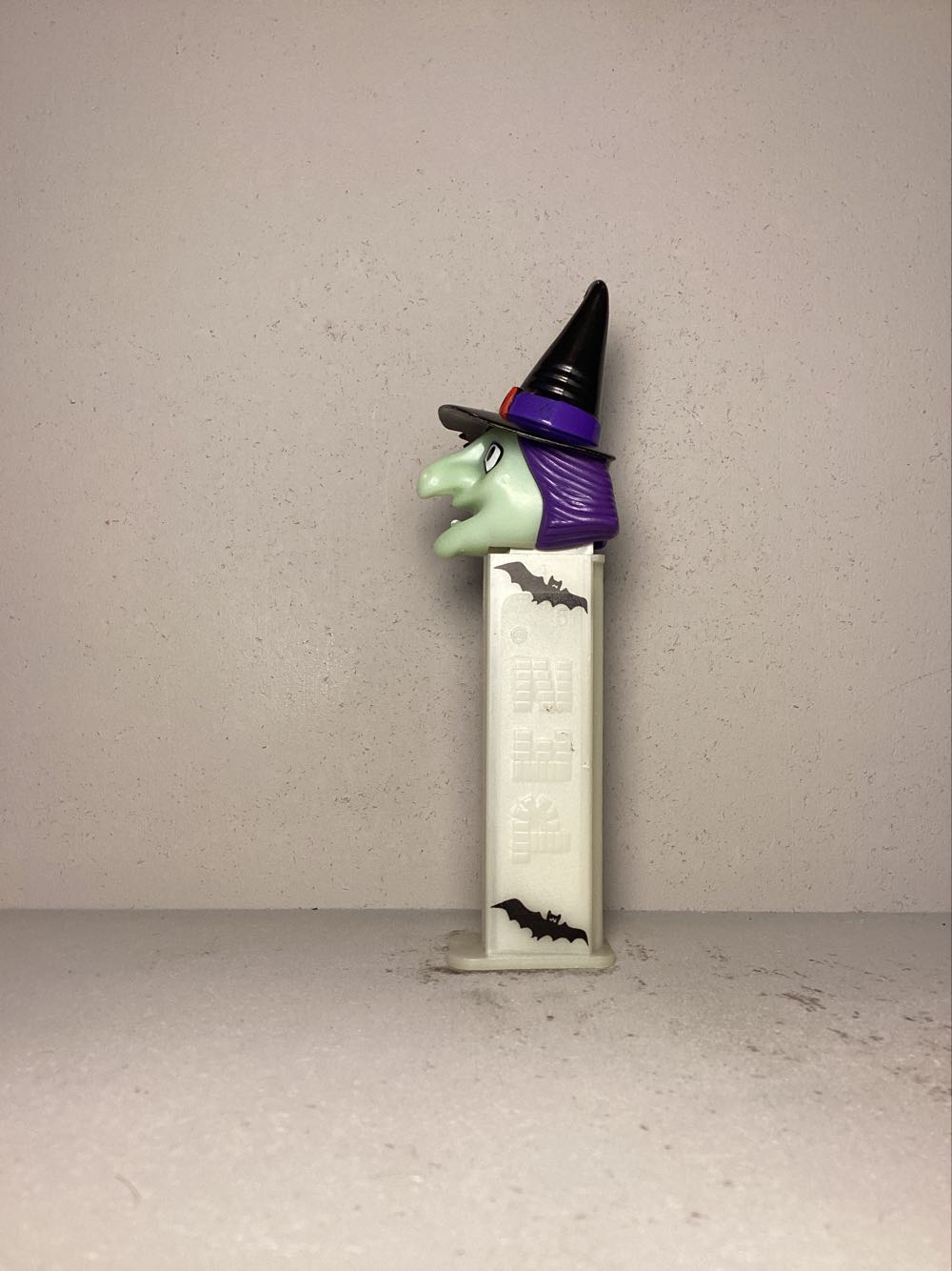 Halloween- Witch E - Holiday pez collectible - Main Image 4