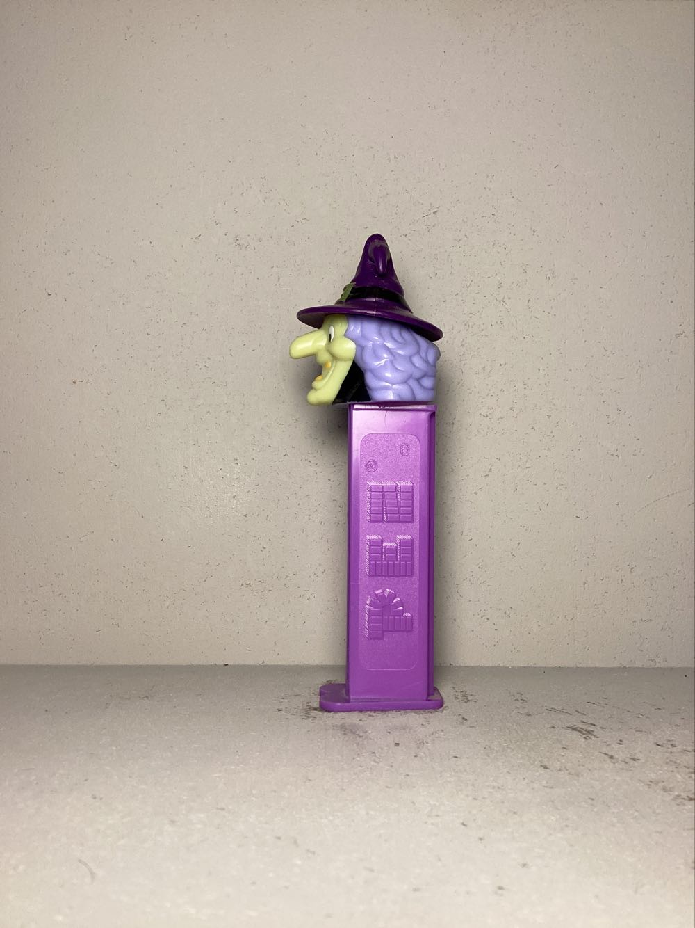 Halloween- Witch F - Holiday pez collectible - Main Image 4