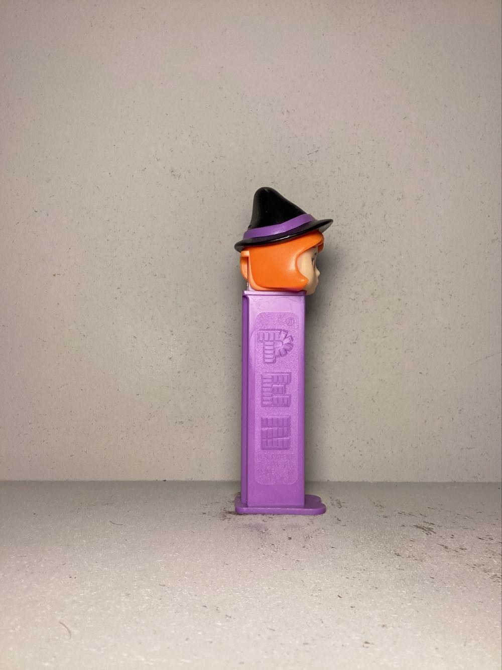 Halloween- Witch H - Holiday pez collectible - Main Image 2