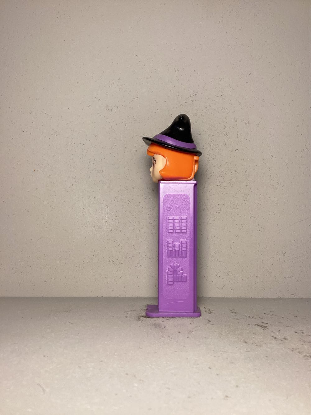 Halloween- Witch H - Holiday pez collectible - Main Image 4
