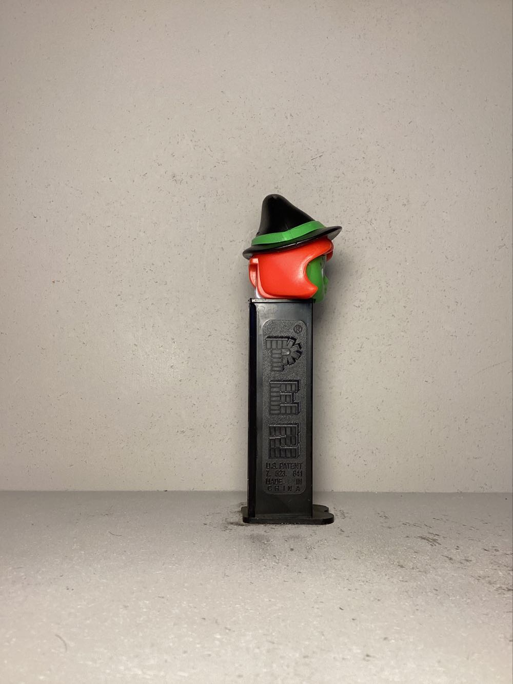 Halloween- Witch H - Holiday pez collectible - Main Image 2