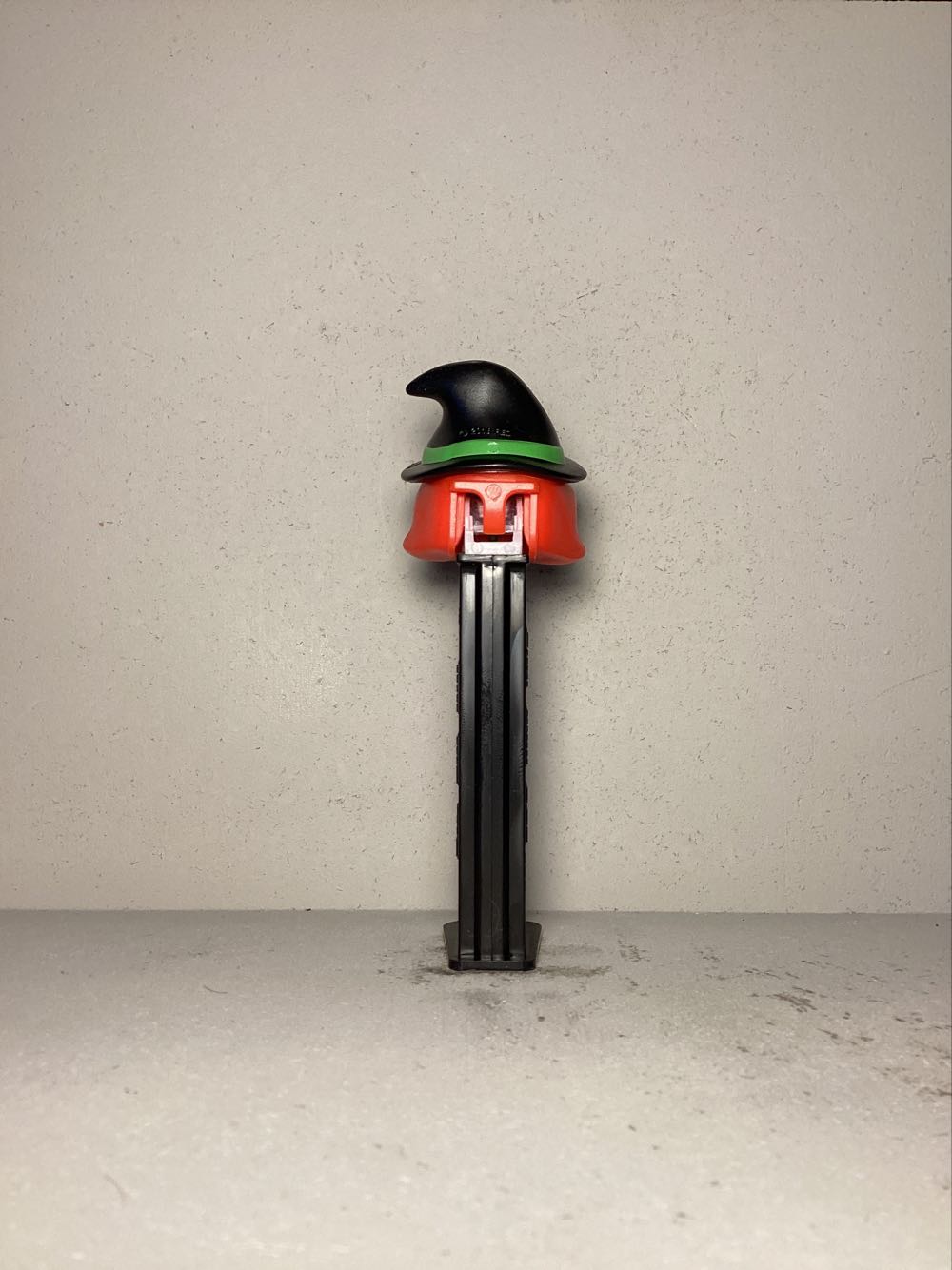 Halloween- Witch H - Holiday pez collectible - Main Image 3