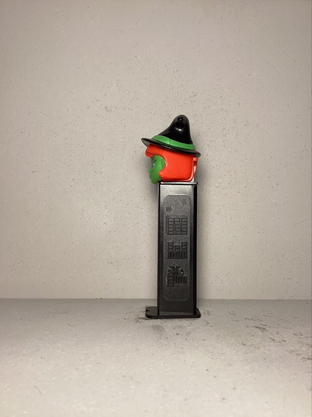 Halloween- Witch H - Holiday pez collectible - Main Image 4