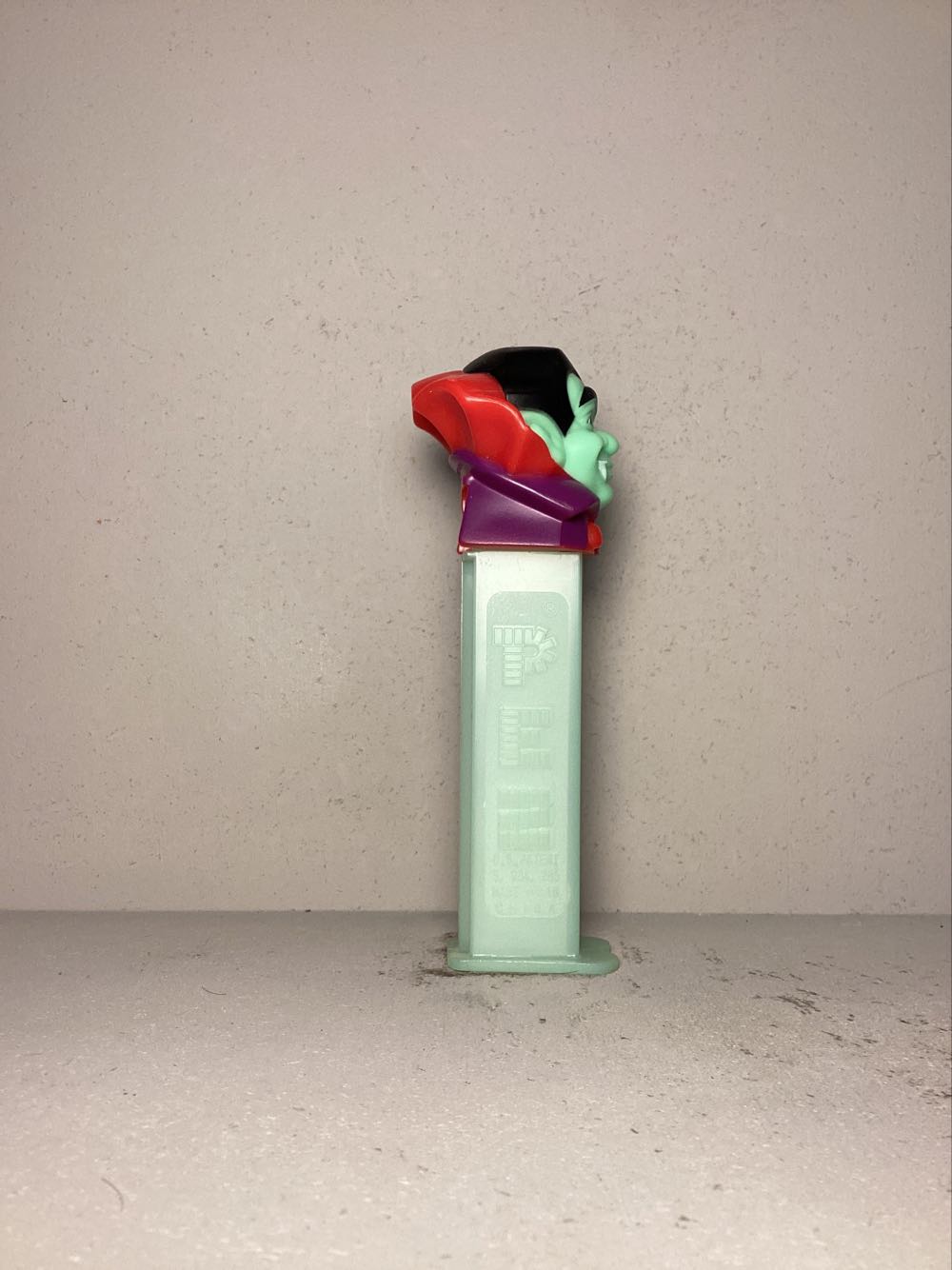 Halloween- Vampire A - Holiday pez collectible - Main Image 2