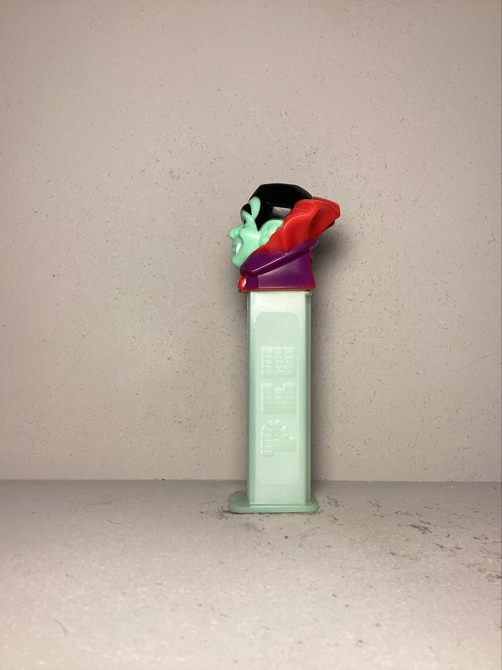 Halloween- Vampire A - Holiday pez collectible - Main Image 4