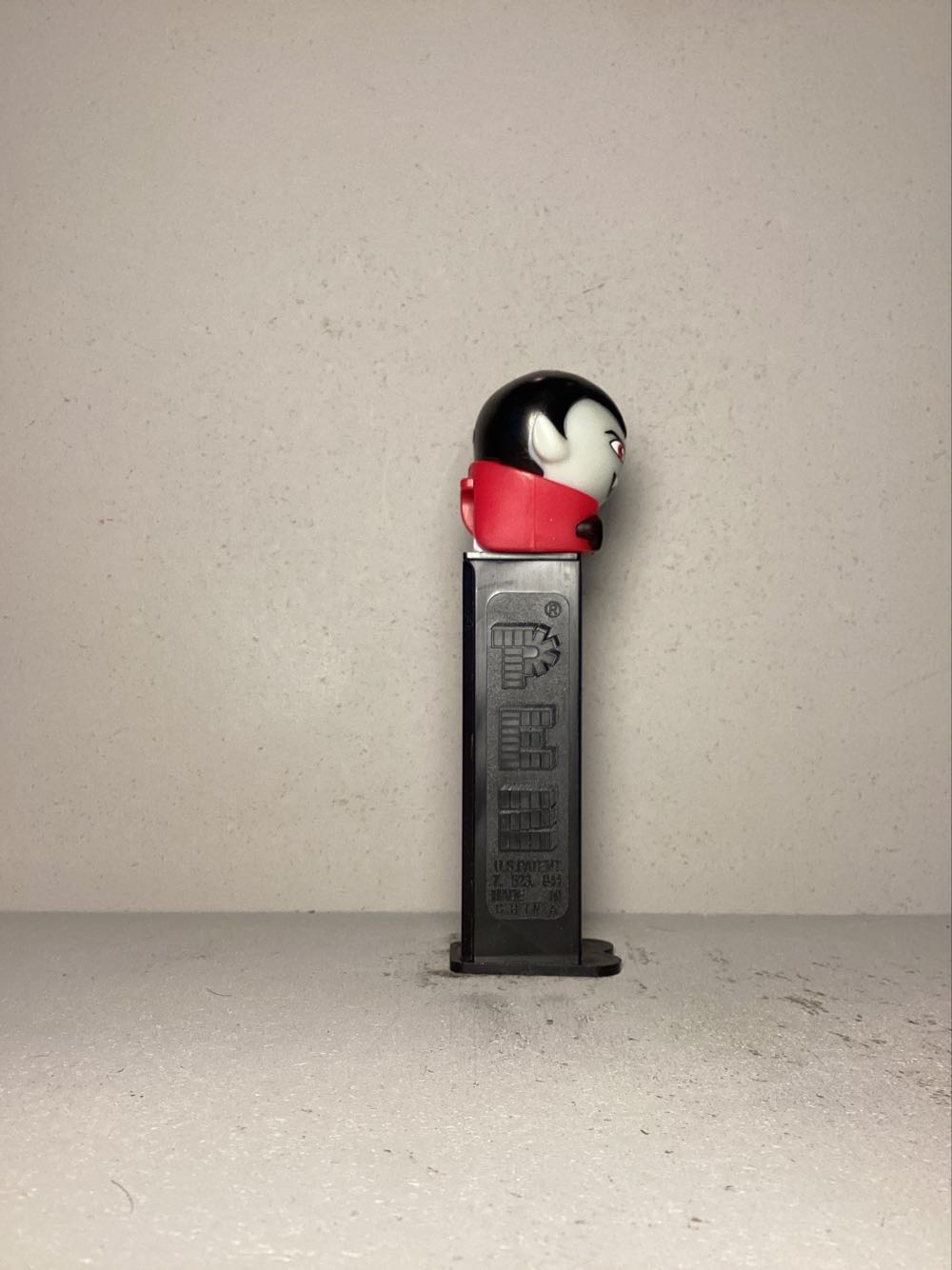 Halloween- Vampire B - Holiday pez collectible - Main Image 2