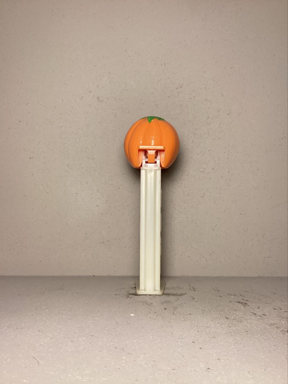 Halloween- Pumpkin C - Holiday pez collectible - Main Image 3