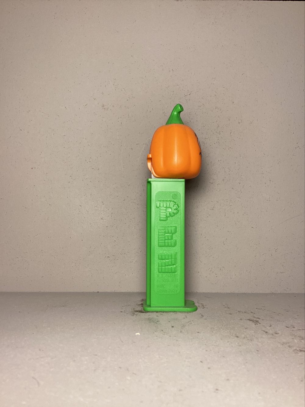 Halloween- Pumpkin F - Holiday pez collectible - Main Image 2