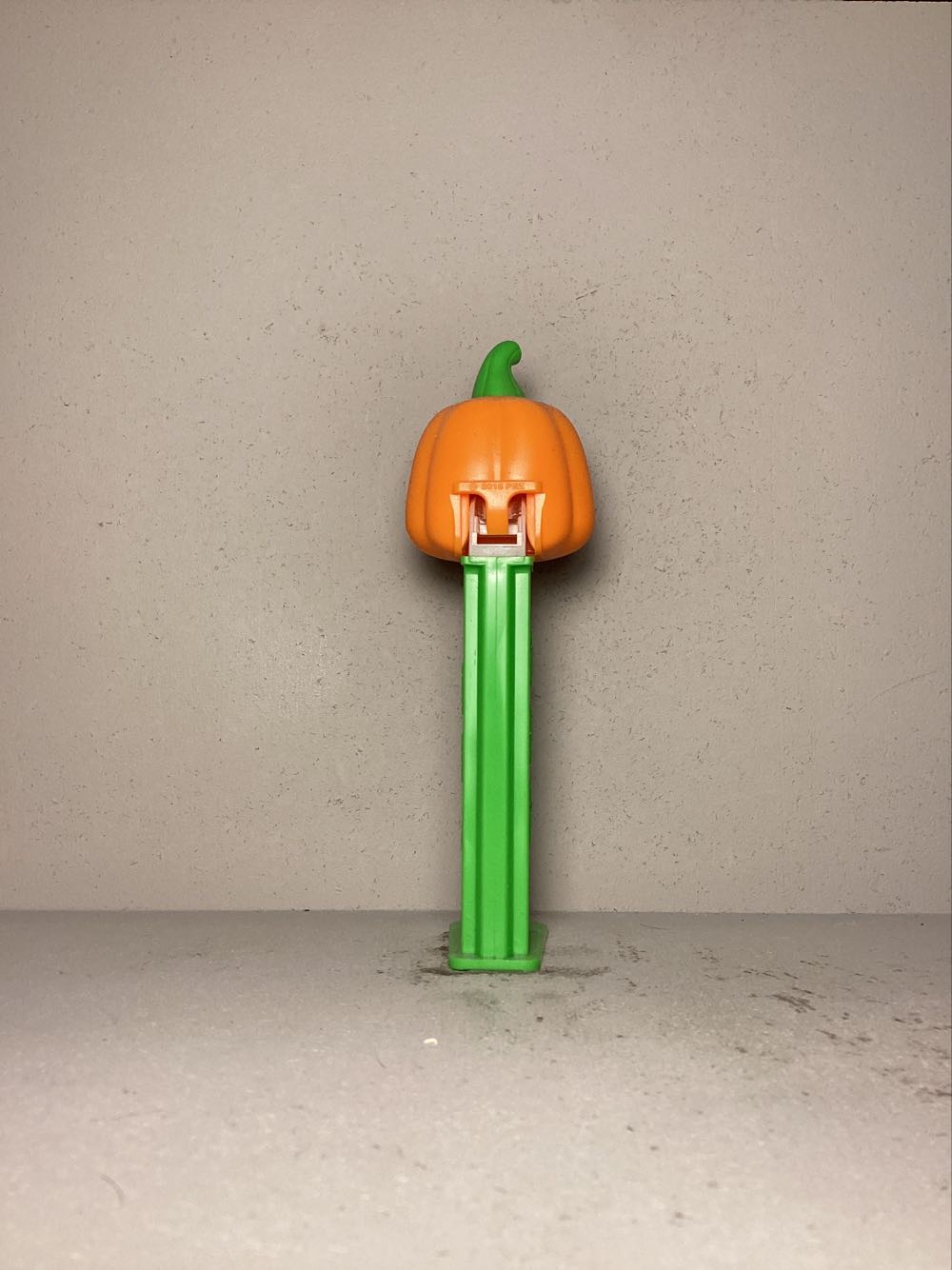 Halloween- Pumpkin F - Holiday pez collectible - Main Image 3
