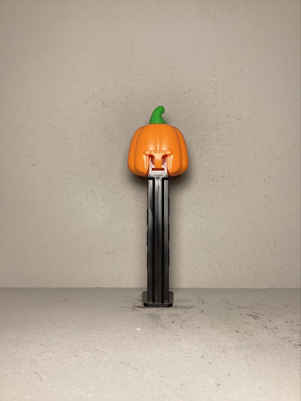 Halloween- Pumpkin F - Holiday pez collectible - Main Image 3