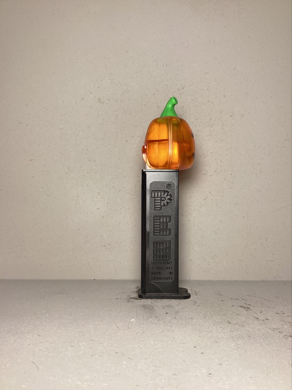 Halloween- Pumpkin F - Holiday pez collectible - Main Image 2