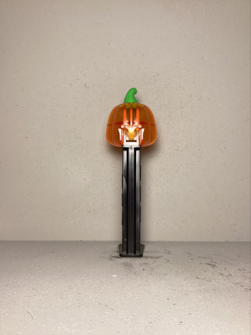 Halloween- Pumpkin F - Holiday pez collectible - Main Image 3