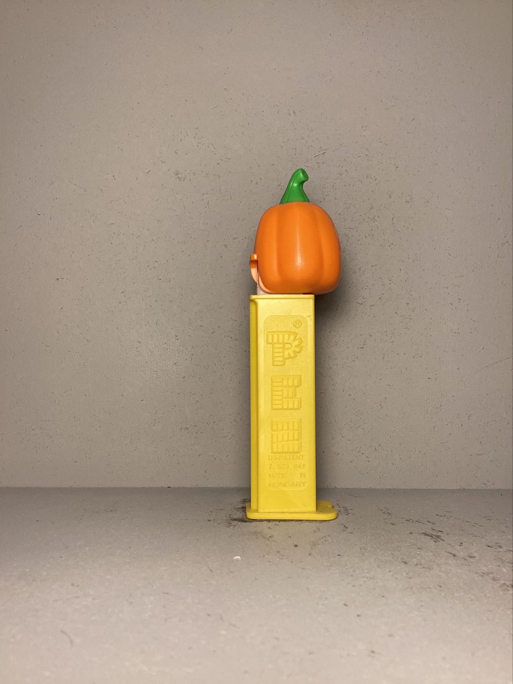 Halloween- Pumpkin F - Holiday pez collectible - Main Image 2