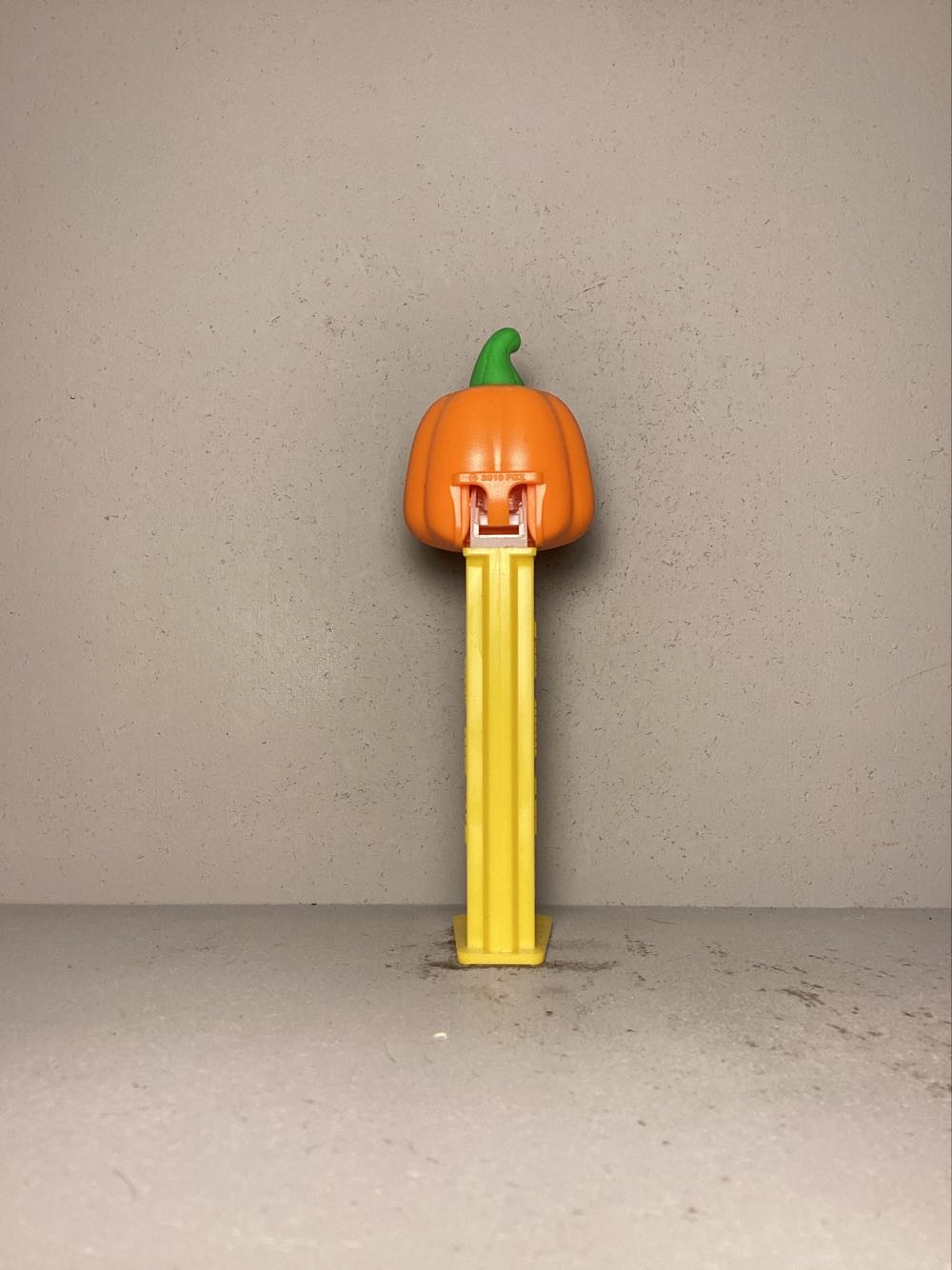 Halloween- Pumpkin F - Holiday pez collectible - Main Image 3