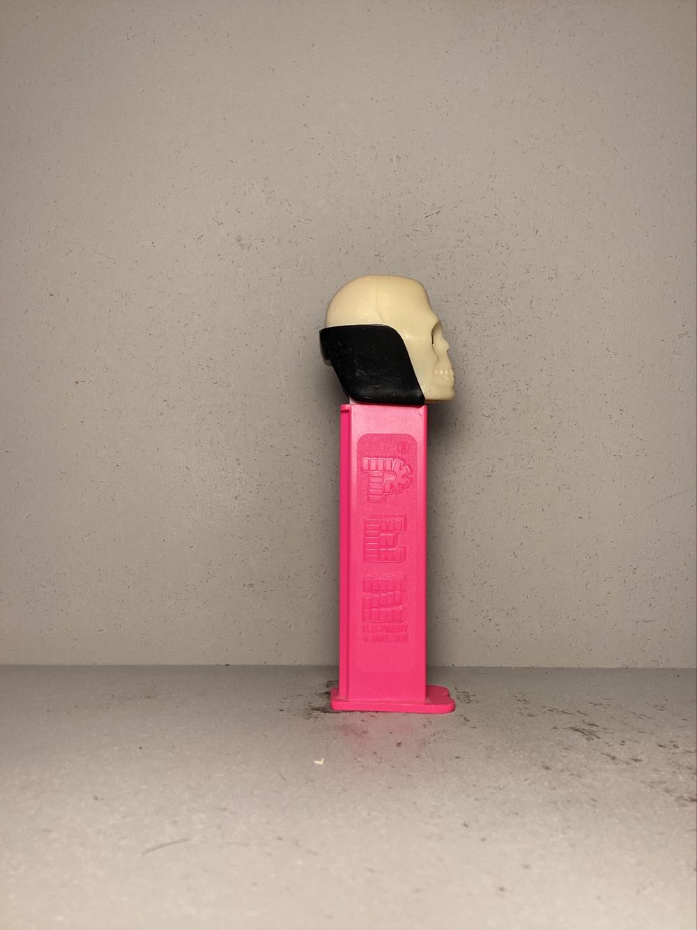 Halloween- Skull B - Holiday pez collectible - Main Image 2