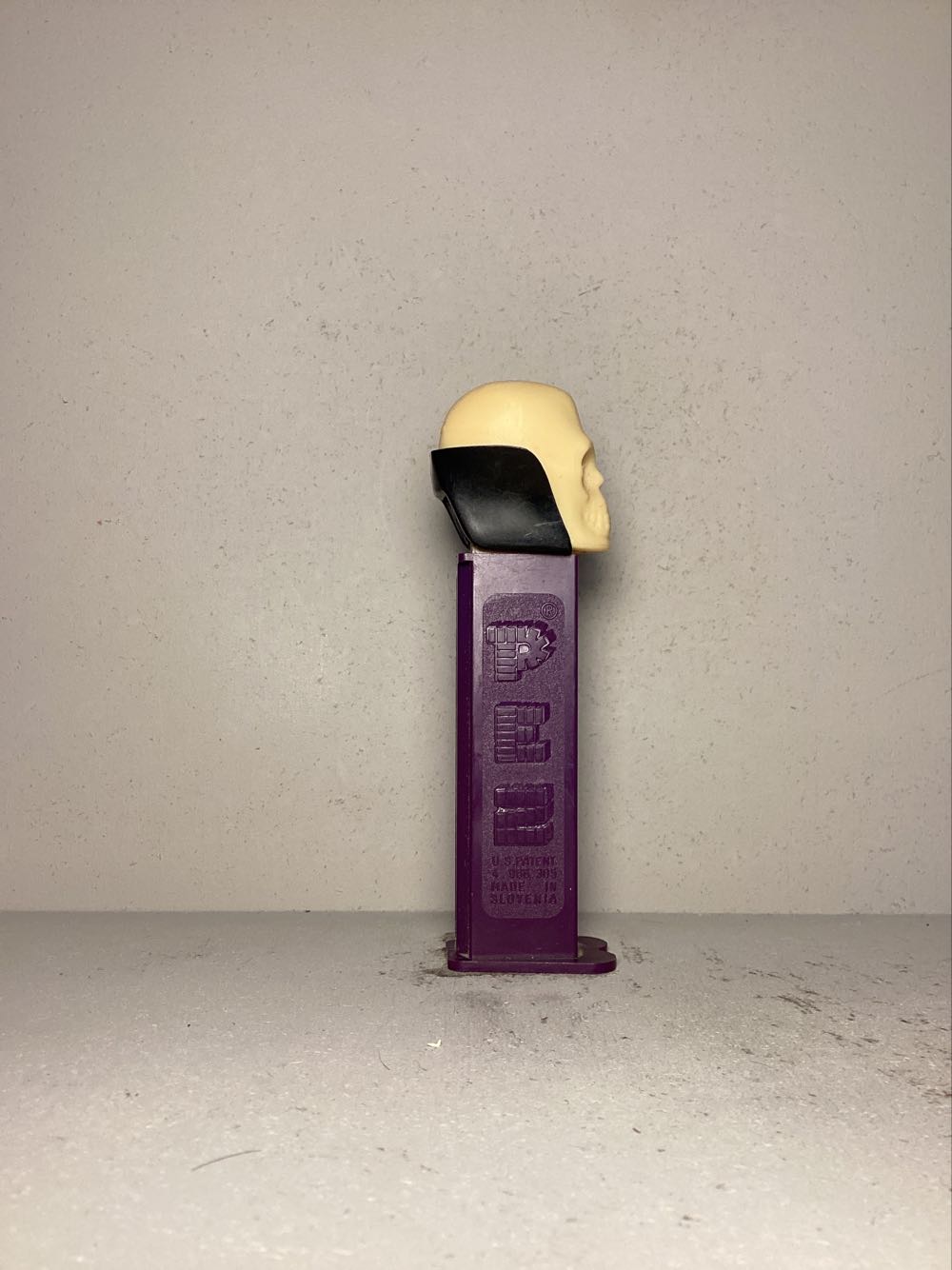 Halloween - Skull B - Halloween pez collectible - Main Image 2