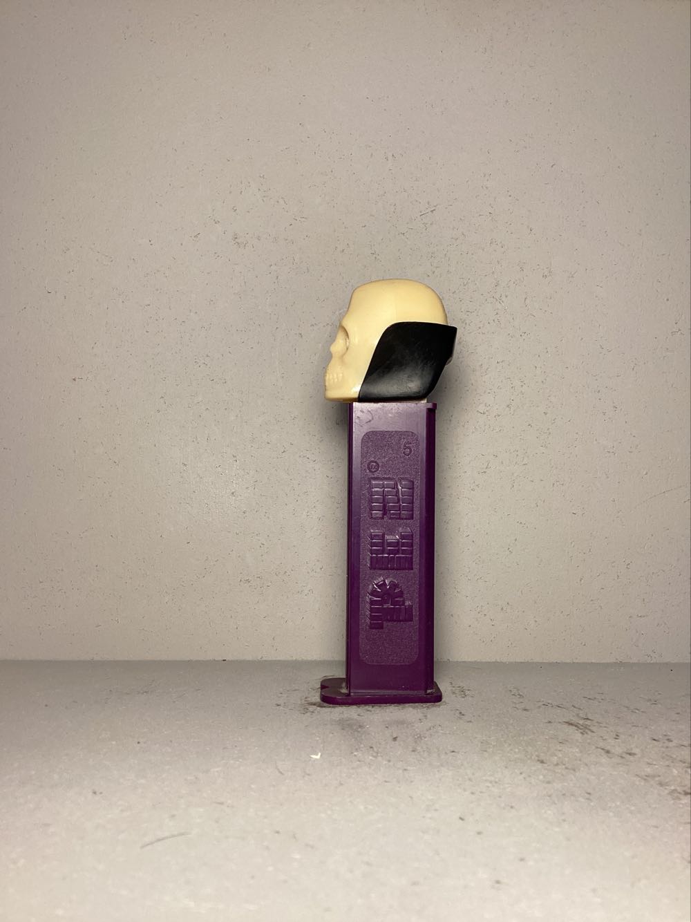 Halloween - Skull B - Halloween pez collectible - Main Image 4