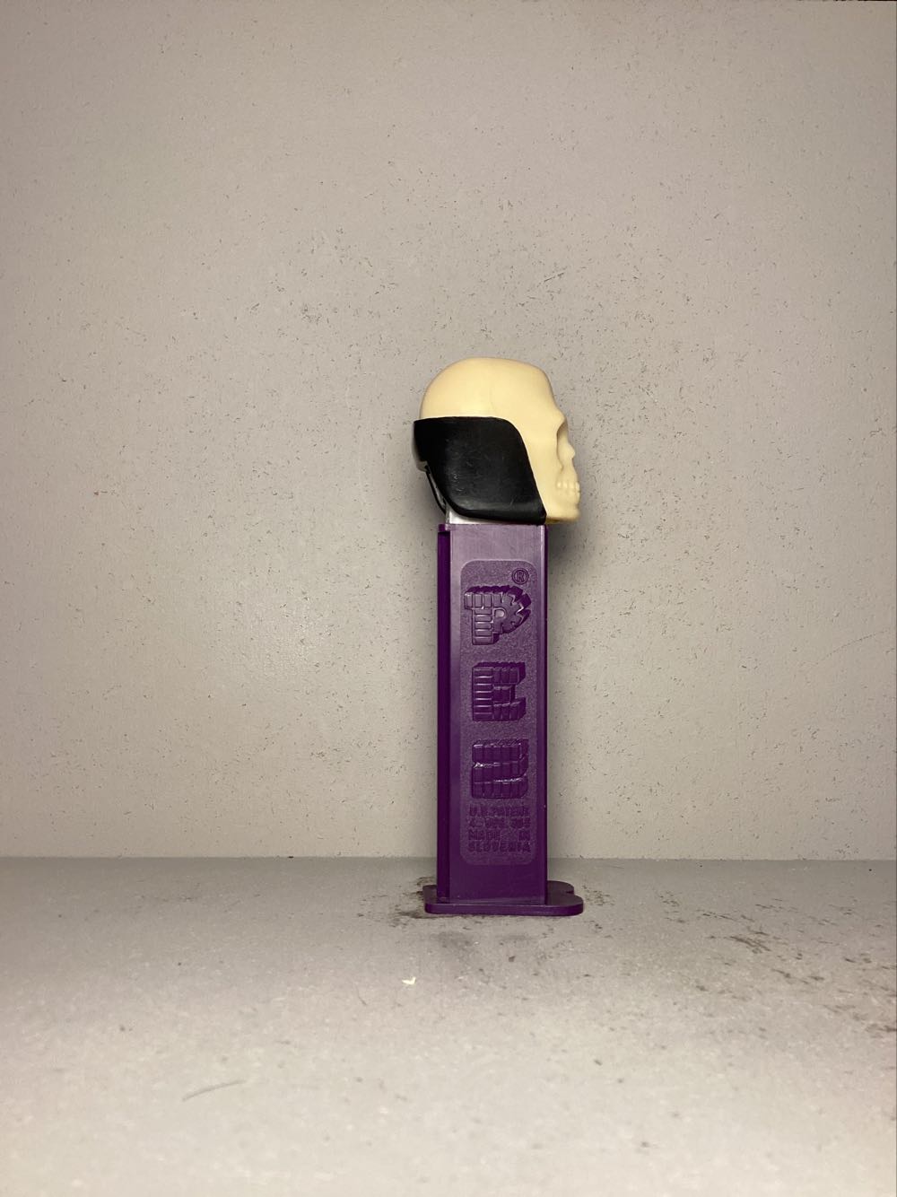 Halloween- Skull B - Holiday pez collectible - Main Image 2